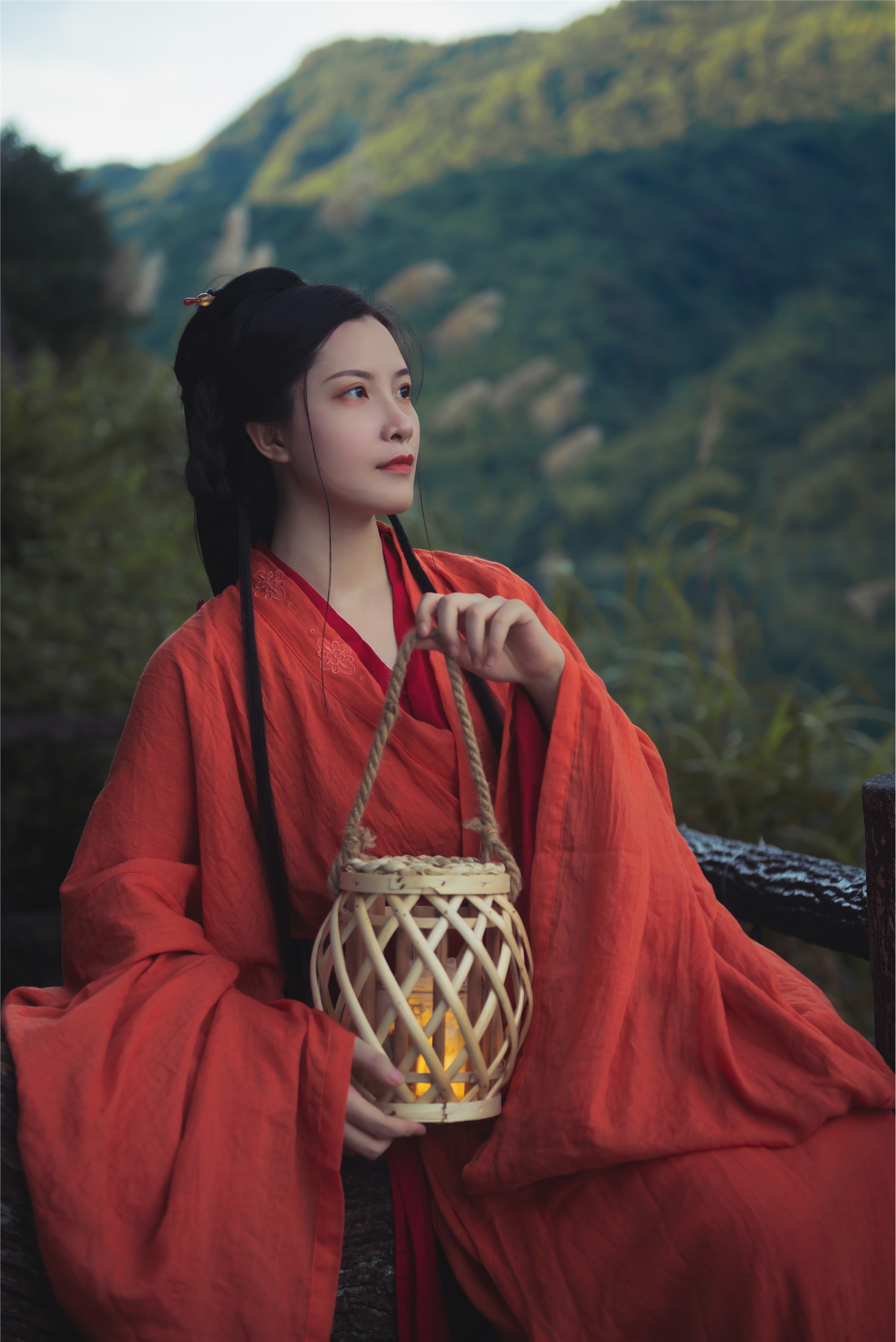 YITUYU艺图语 2021.09.08 人间忽晚 山河已秋 秦笙